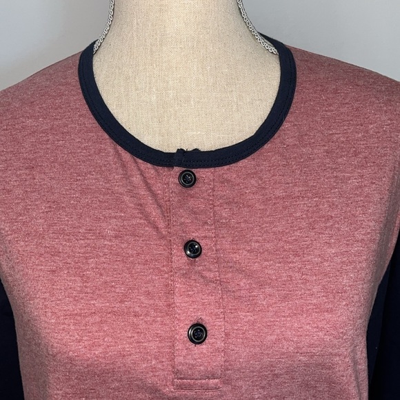 Ezra mens baseball henley size XL.  Excellent Condition.  Blue and dusty rose. - Picture 2 of 6